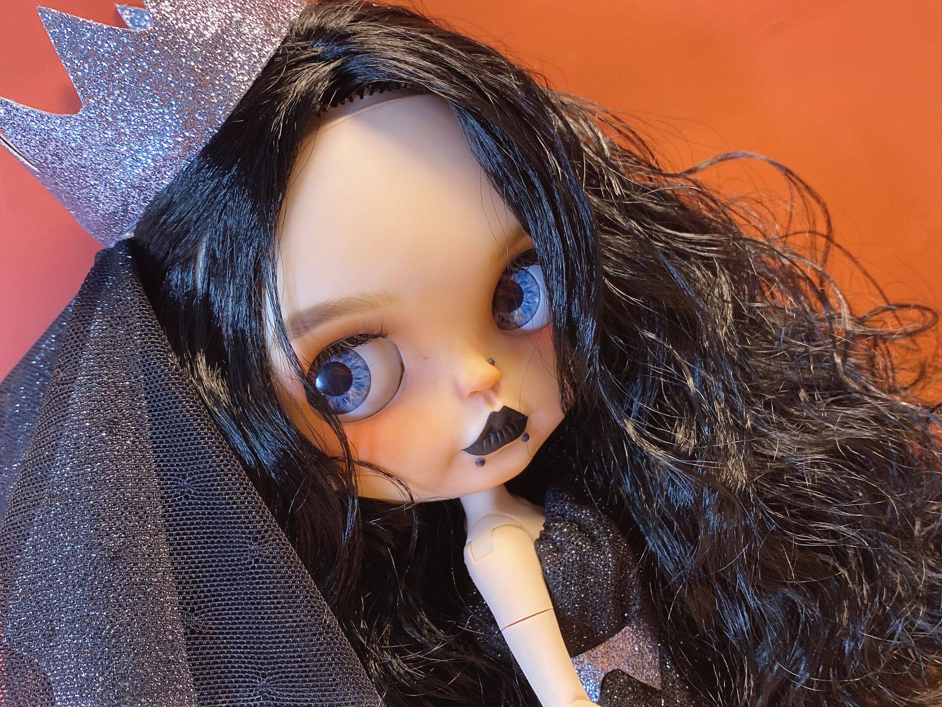 暗黑系 黑女巫妆容 黑嘴唇配唇钉,鼻钉,黑色星眼皮, 定制定金