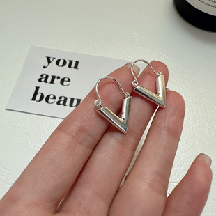 法国【设计师】CARLINES时尚小众设计小V时髦耳环简约个性耳饰品