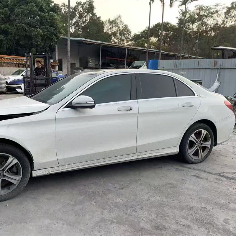 奔驰C级205 c180 20后备箱门