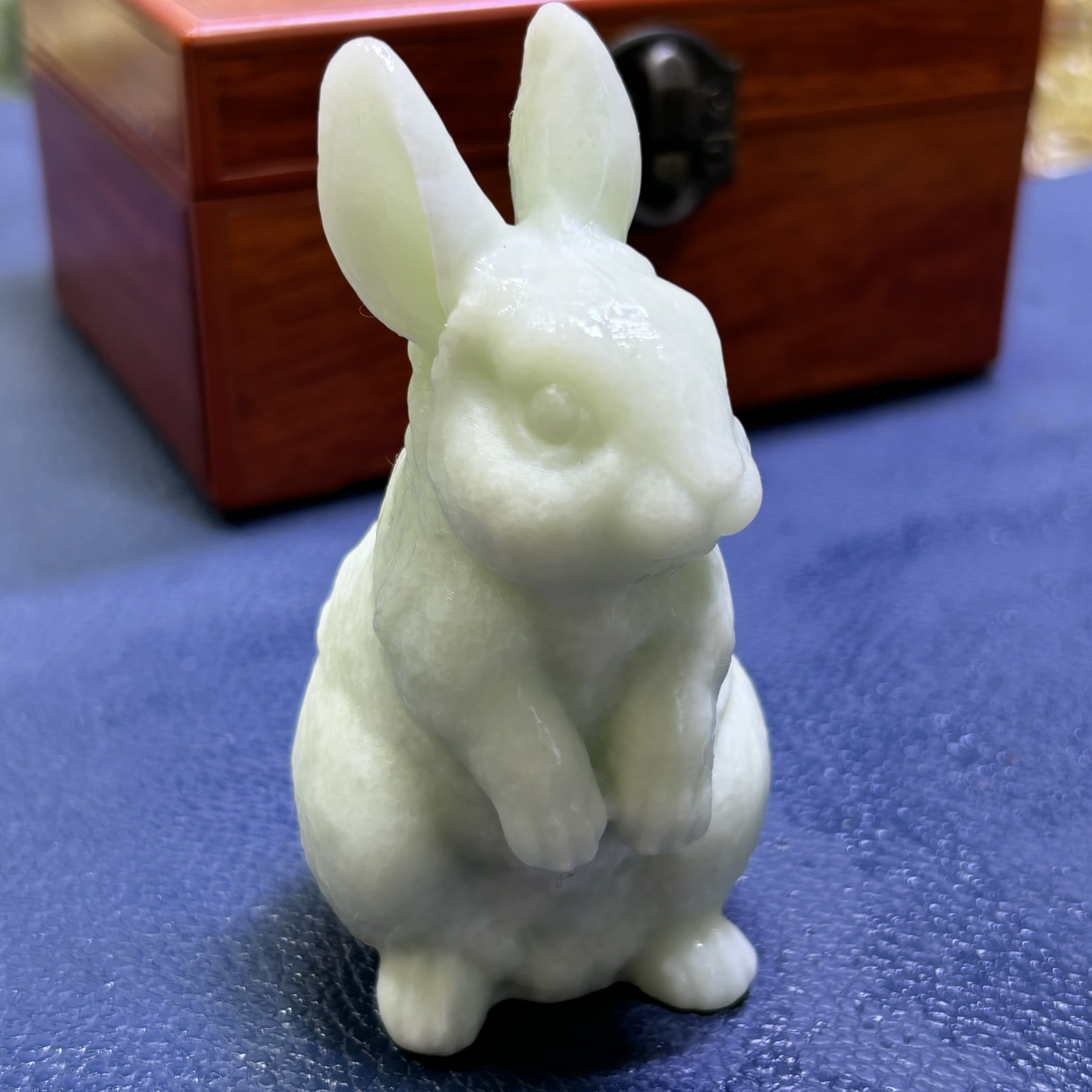 天然岫玉奶油蓝色小兔子摆件玉兔呈祥手工雕刻正品包邮保真