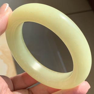 天然岫玉辽阳花玉奶黄包雪花点女士手镯60.3 12.1mm油脂料 16.7