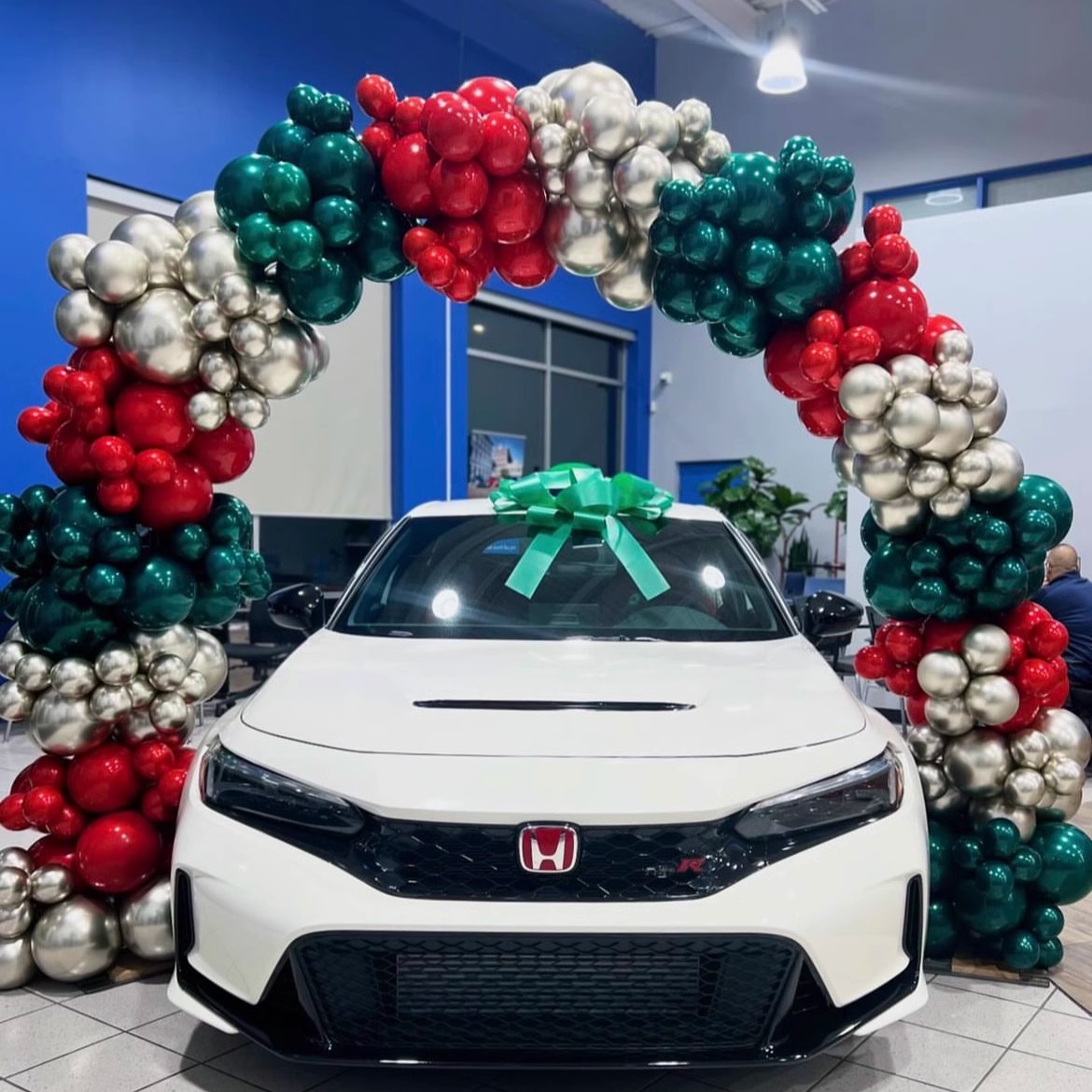 圣诞节4s店氛围装饰气球拱门布置