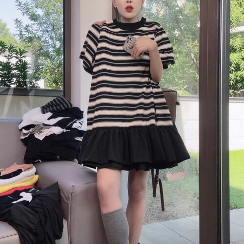 【送运费险】黑米条纹花边短袖女