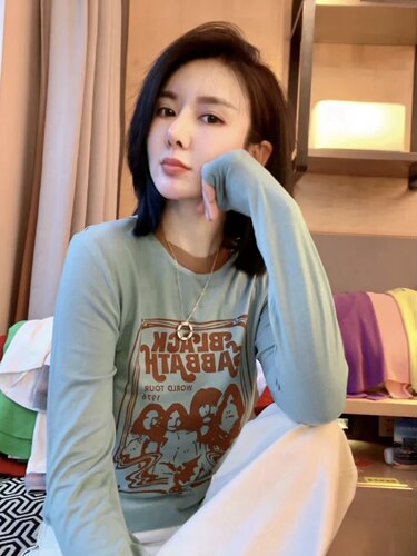 【送运费险】撞色领口长袖T恤