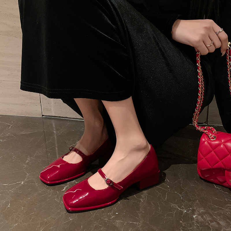 真皮方头粗跟漆皮复古玛丽珍鞋女