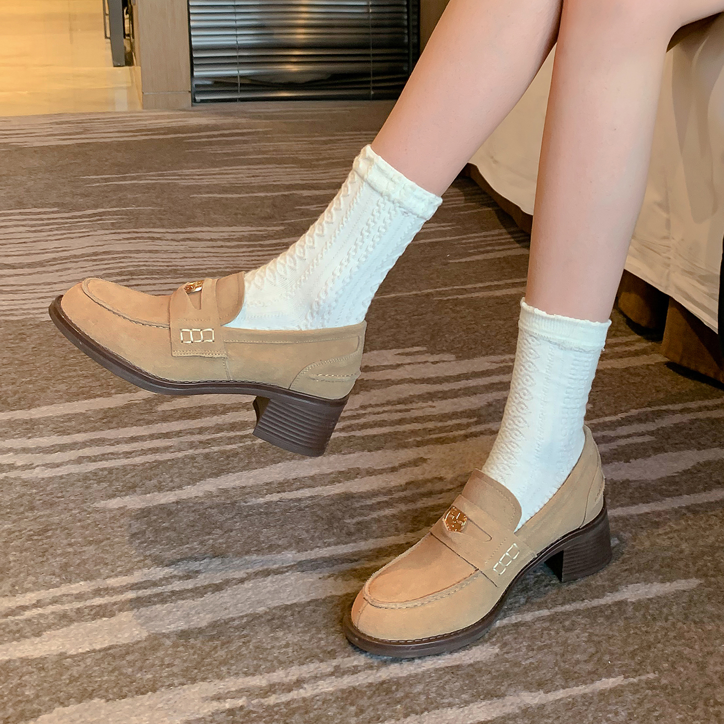 英伦金币小皮鞋百搭真皮中跟单鞋