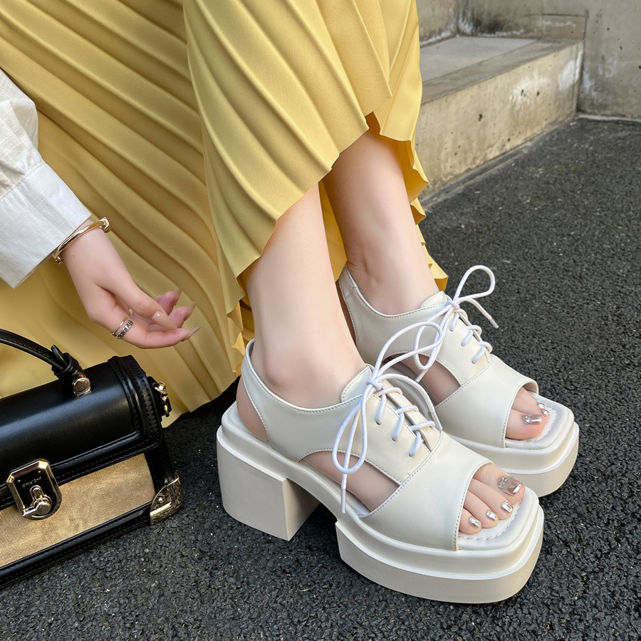 街头时尚休闲方头中空露趾凉鞋