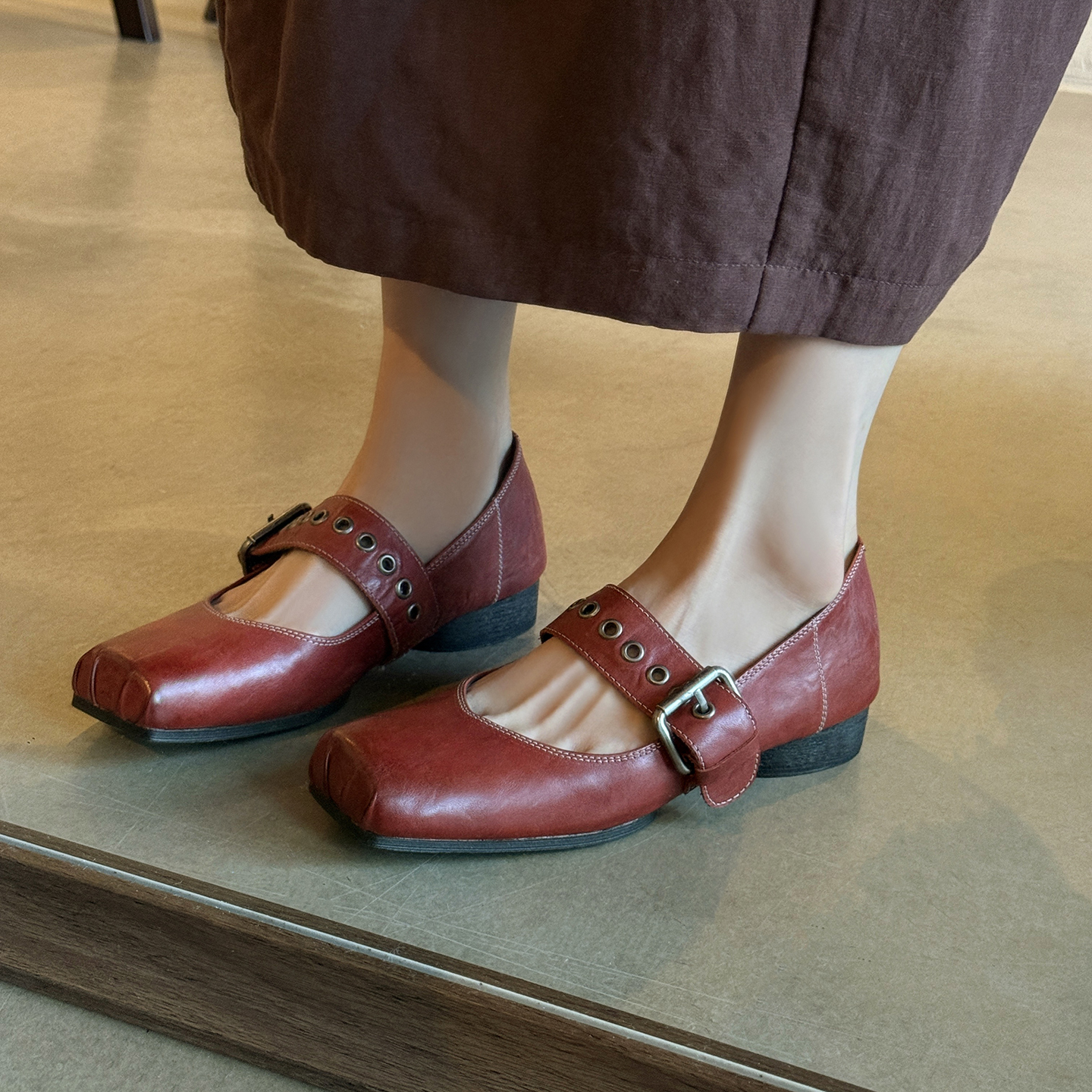 一字扣带芭蕾浅口单鞋真皮红色