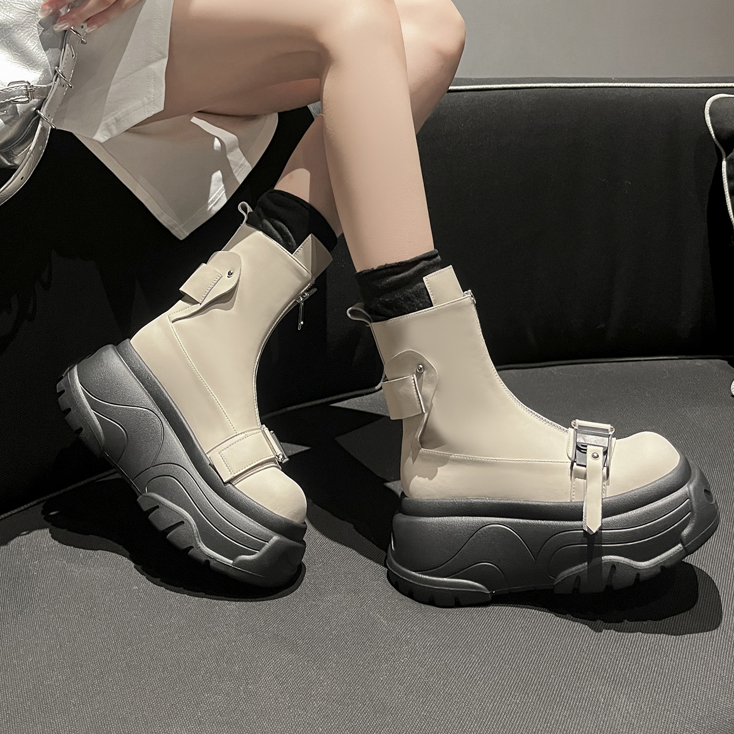 小众扣带前拉链增高机车马丁靴