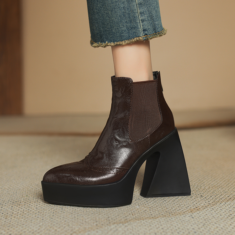 超高跟真皮尖头粗高跟切尔西靴