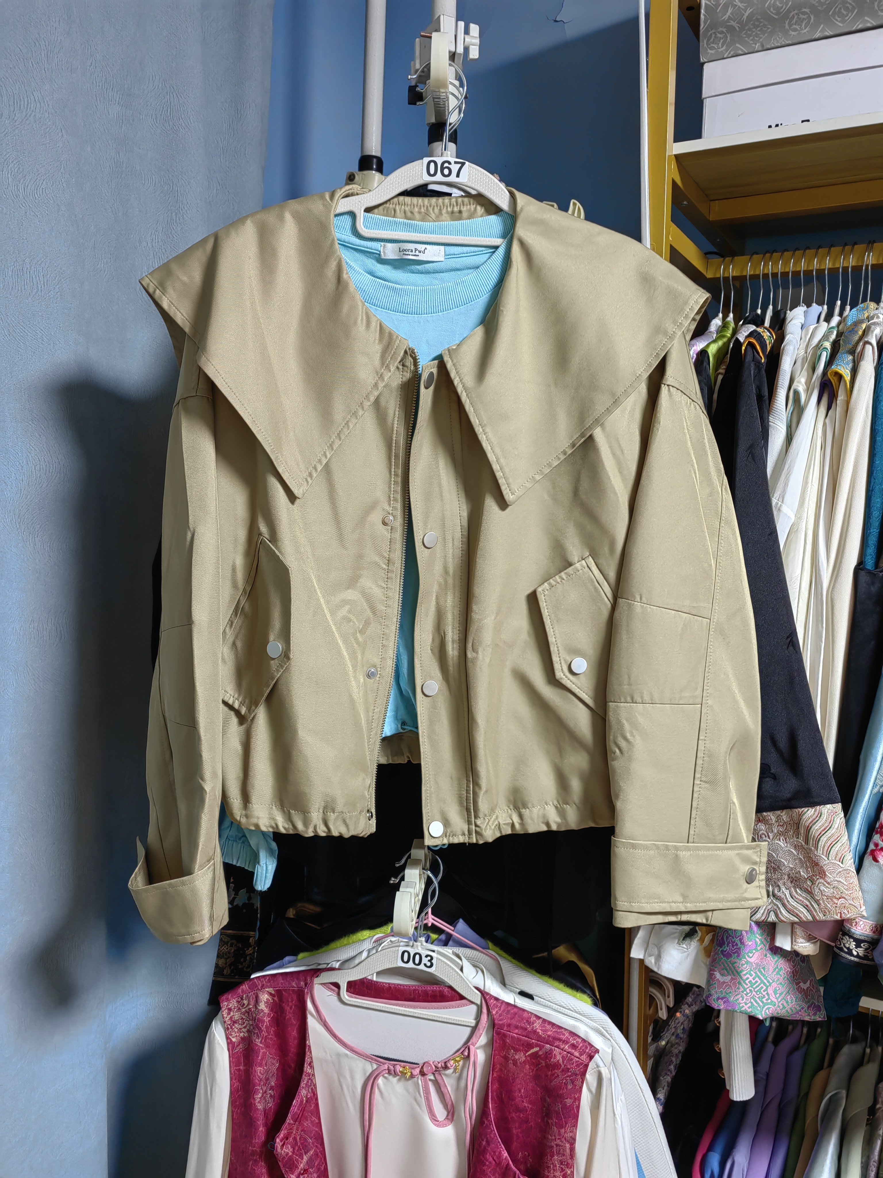 罗绮者67号浅蓝色抽绳卫衣颜色超好看+杏色大翻领拉链减龄短外套