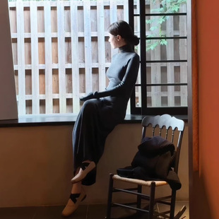 冬天配大衣的毛衣裙子长款打底内搭高领针织连衣裙女2025新款冬季