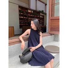 法式高级感藏青色露肩挂脖吊带裙女中长款宽松显瘦针织百褶连衣裙