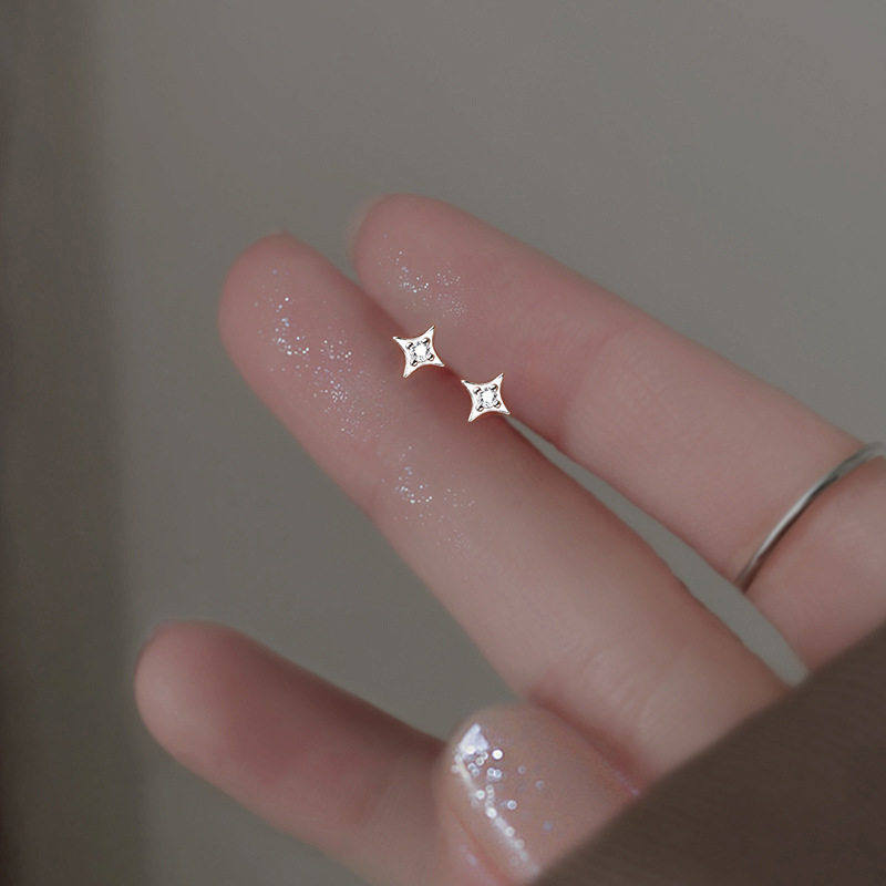 s999纯银星星耳钉女款轻奢小众感四芒星耳饰迷你通勤锆石防过敏