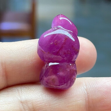 天然无烧无注胶无填充红宝石雕刻件暴力熊紫红色自戴送礼一物一证