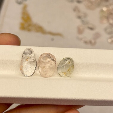 天然无酸洗无胶绿柱石摩根石集合体手串小滴溜吊坠女士DIY13.60ct