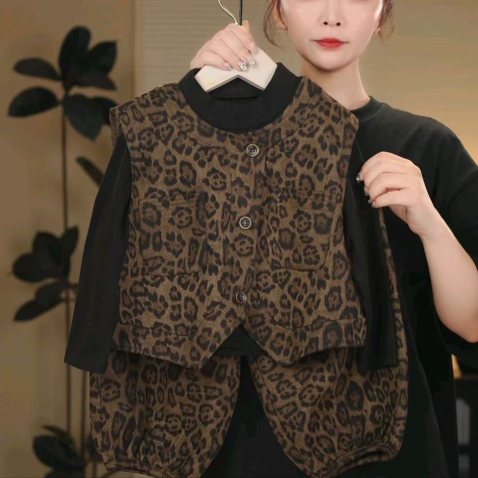 儿童春秋三件套2026新款豹纹马甲黑色打底衫豹纹长裤时髦帅气套装