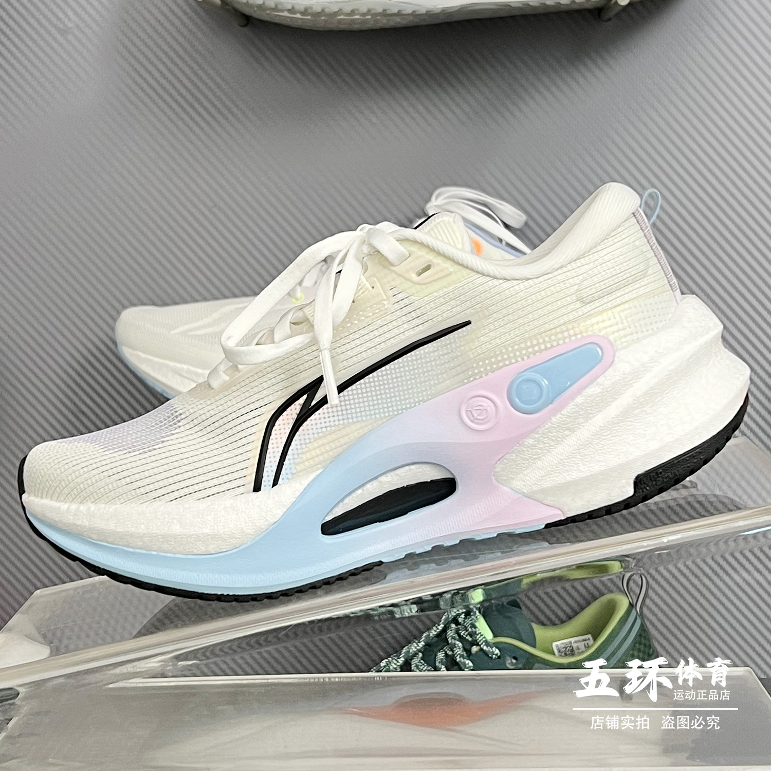 李宁男子跑鞋轻量缓震稳定
