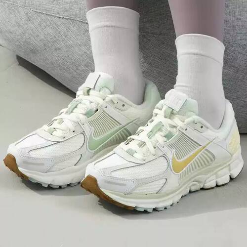 耐克Vomero5520限定跑步鞋