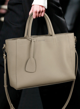 包包通勤大包2025新款高级感大气真皮妈妈手提包大容量单肩斜挎包