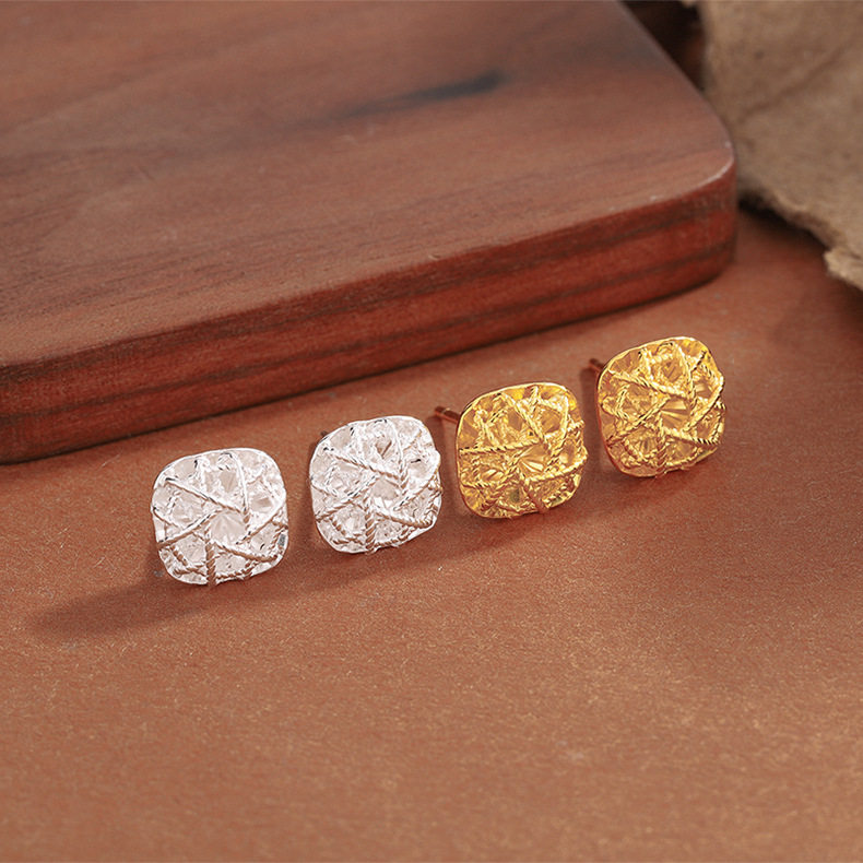 999足银缠绕方糖耳钉女轻奢高级感爆闪精致耳环镂空小众时尚饰品,饰品/流行首饰/时尚饰品新,耳钉,淘宝优惠券,粉丝福利购,淘宝优惠卷