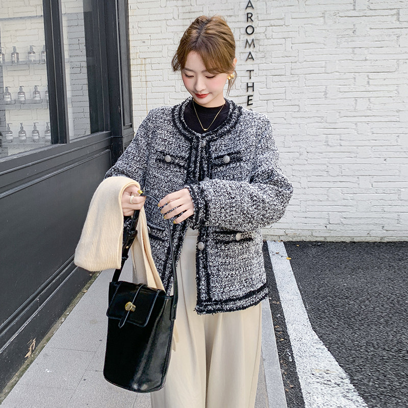 灰色小香风羽绒服女冬季2024年新款韩系高级感超好看90白鸭绒外套