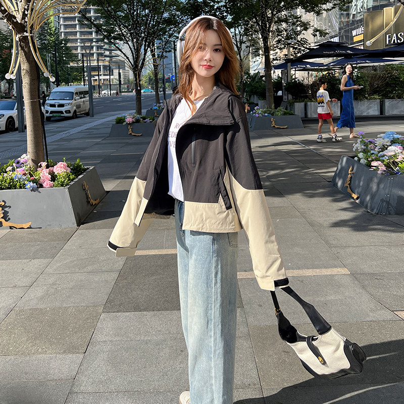 现货秋季流行冲锋衣外套女上衣夹克QD2402款P135K188,女装短外套,素依格格