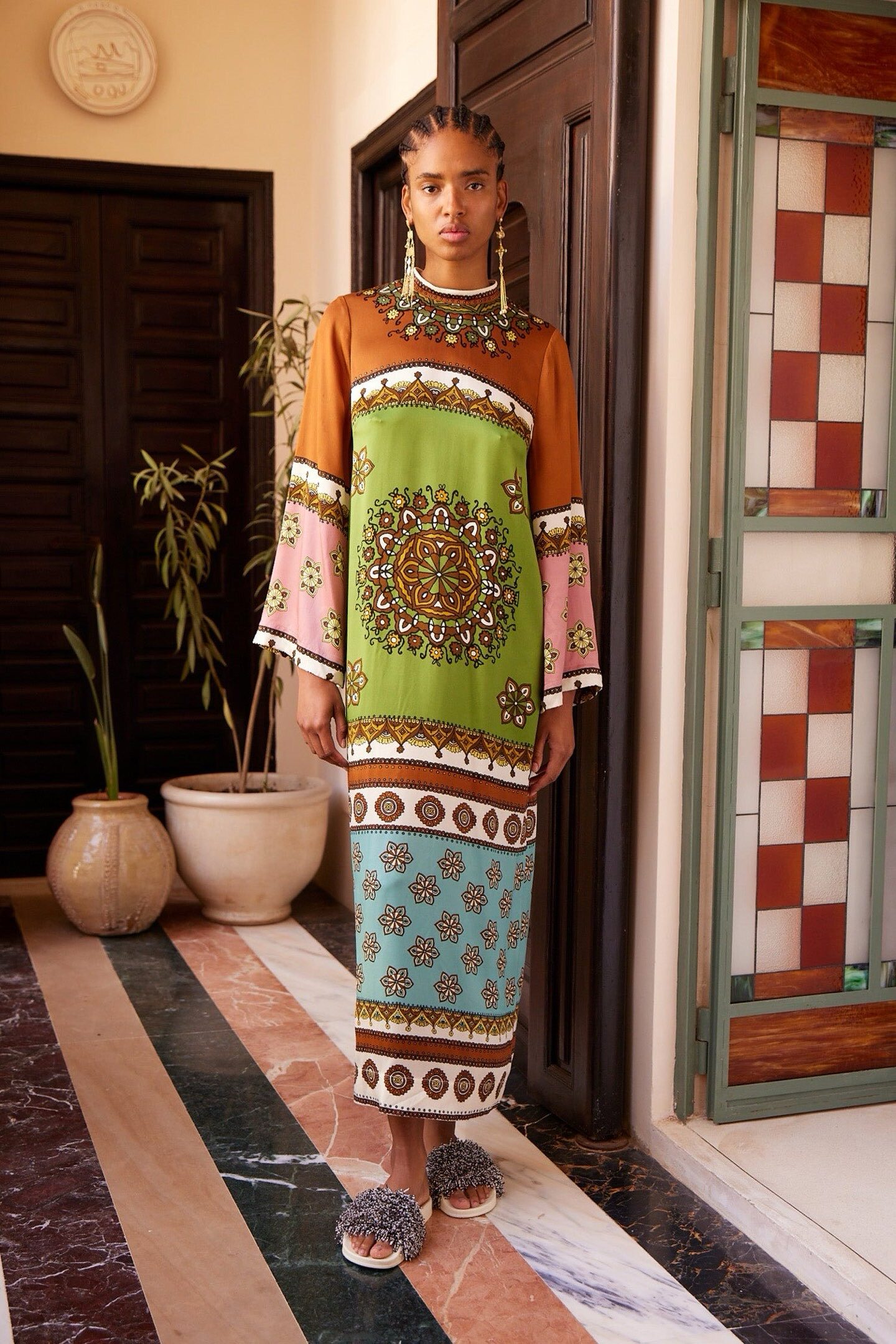 澳洲小众真丝缎印花长袖开叉连衣裙2025新款度假休闲长裙