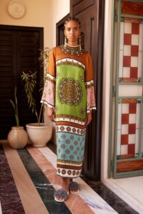 澳洲小众真丝缎印花长袖开叉连衣裙2025新款度假休闲长裙