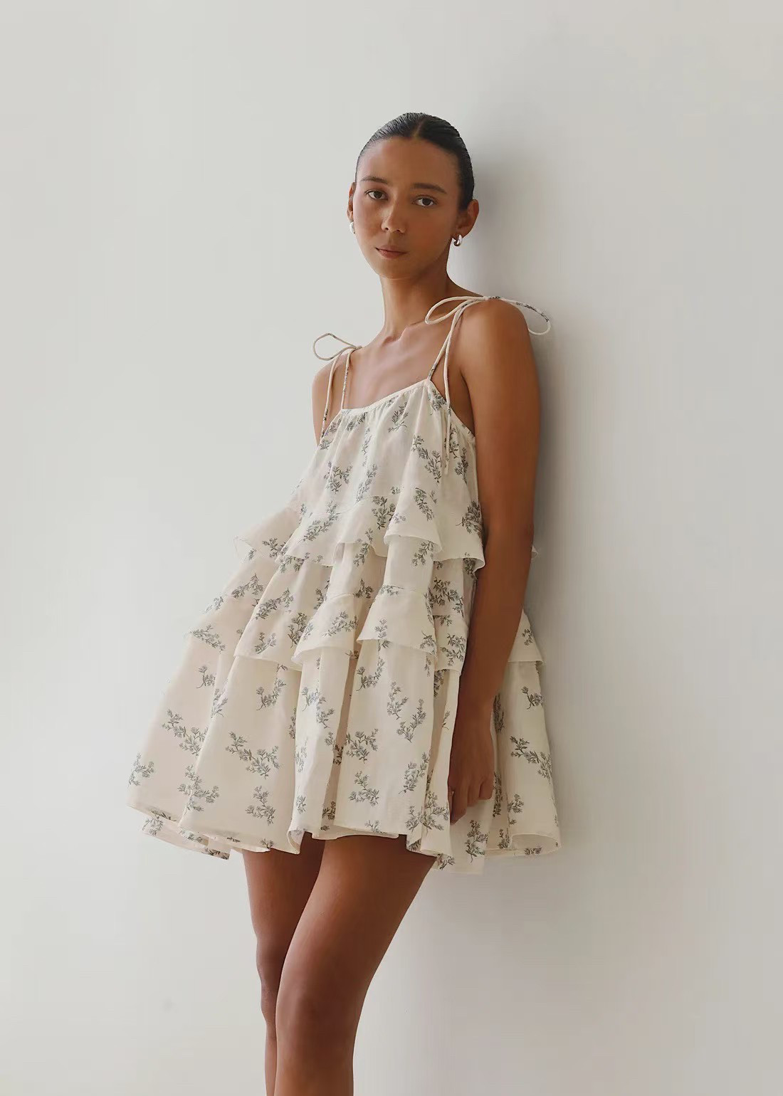 澳洲小众2025新款法式印花吊带连衣裙女夏季度假风裹胸仙女短裙