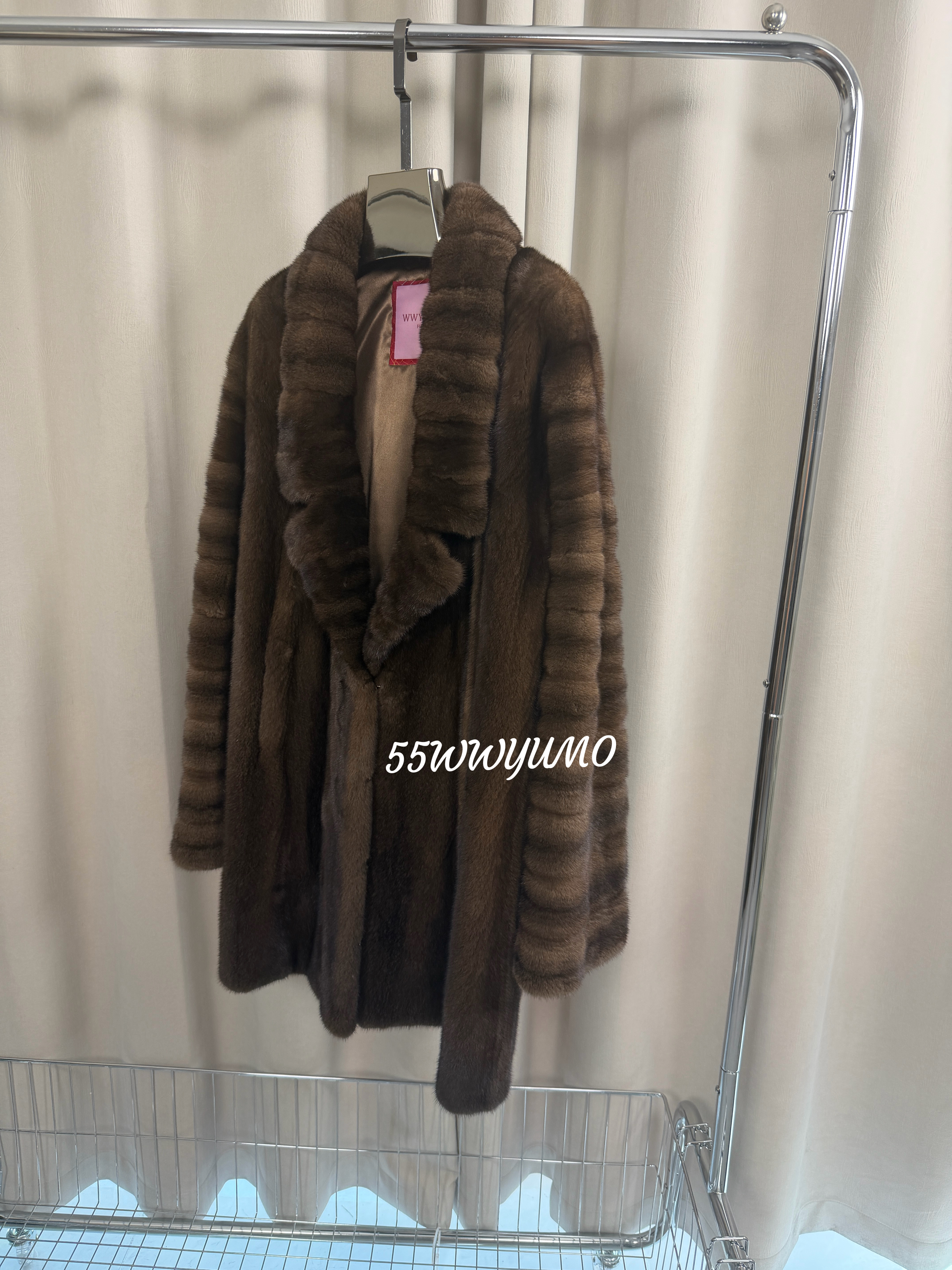 55WWYUMO魏羽墨高级稀奢美国咖啡小母皮全分刀工艺水貂女冬