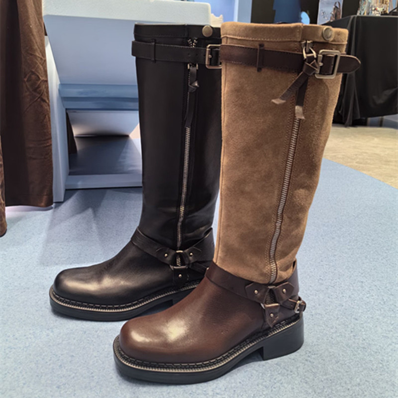 2025年秋冬新款东十街棕色复古骑士靴长靴时装靴粗跟女靴EIH04DG5
