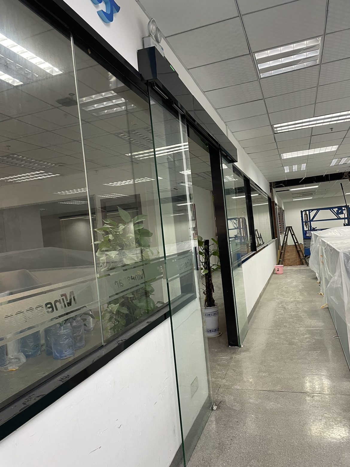 自动感应玻璃门不锈钢框架自动门自动门