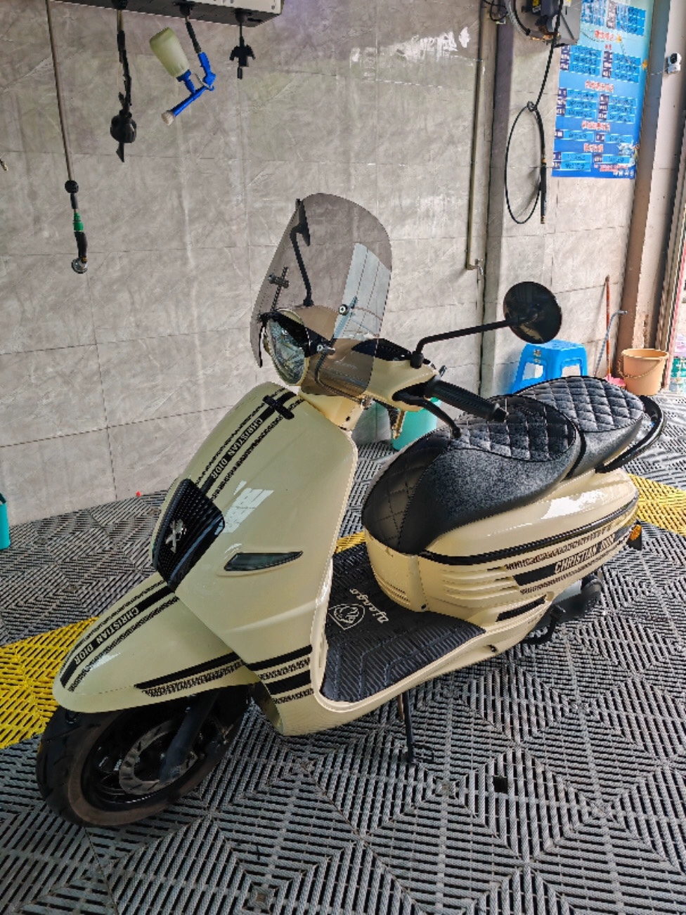 姜戈风挡前挡风玻璃改装个性