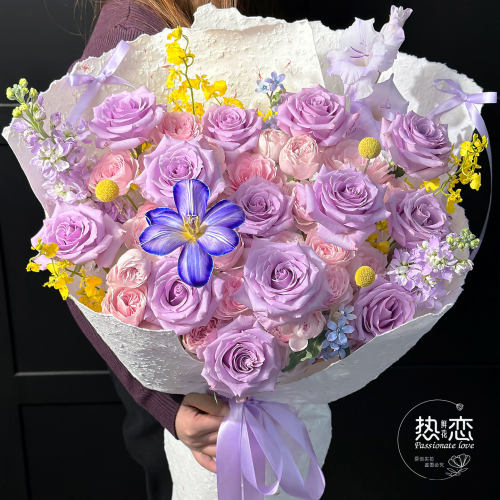 紫玫瑰蝴蝶兰混搭花束同城速递