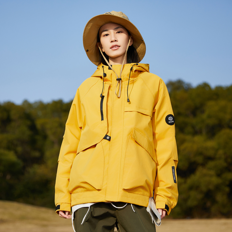 新款纯色2025男夹克冲锋衣外套休闲百搭户外情侣款多功能防水运动