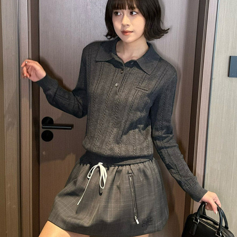 灰色翻领纽扣纯色休闲针织衫女装