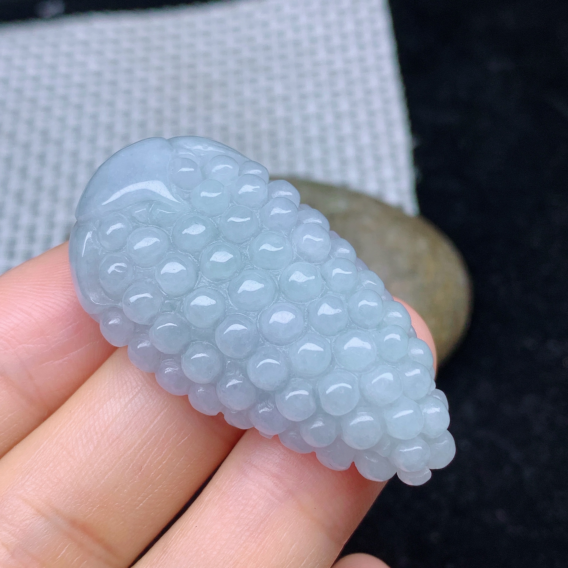 翡翠A货天然缅甸玉多子多福吊坠