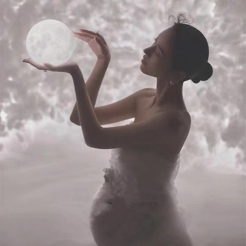 国庆舞台拍照发光手捧月球道具灯