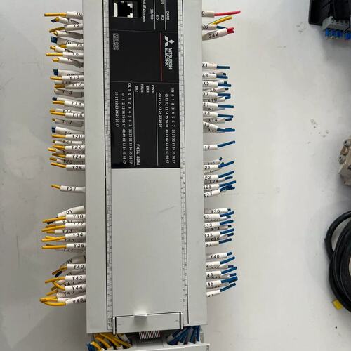 议价型号FX5U-80MT/ES模块，实物拍摄成色9新