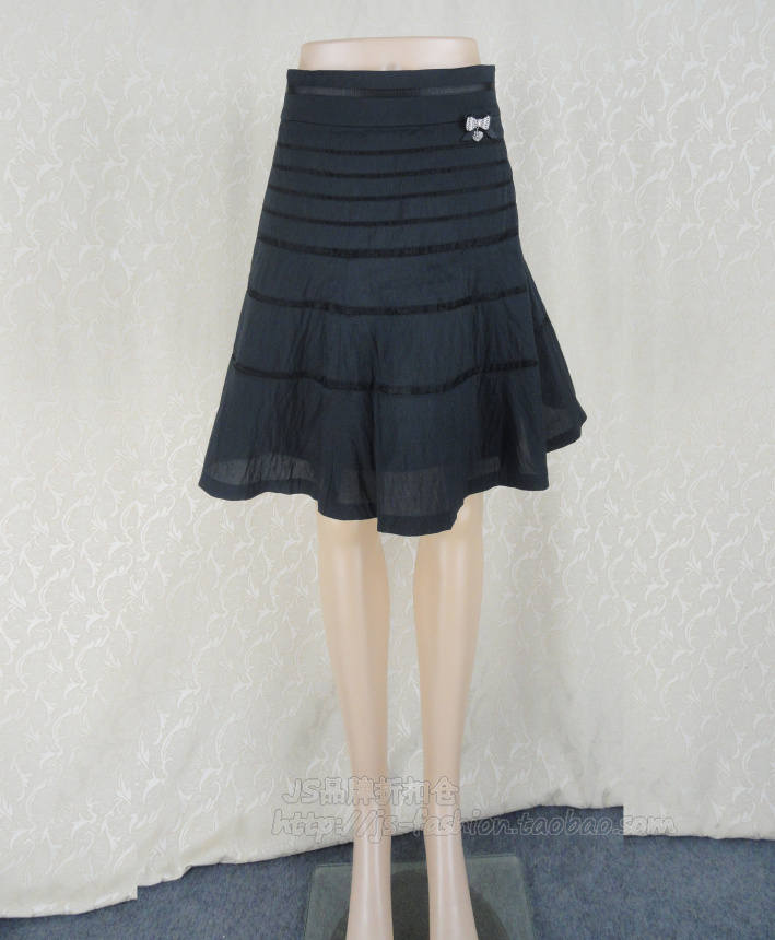 蝴蝶结学院风半身裙