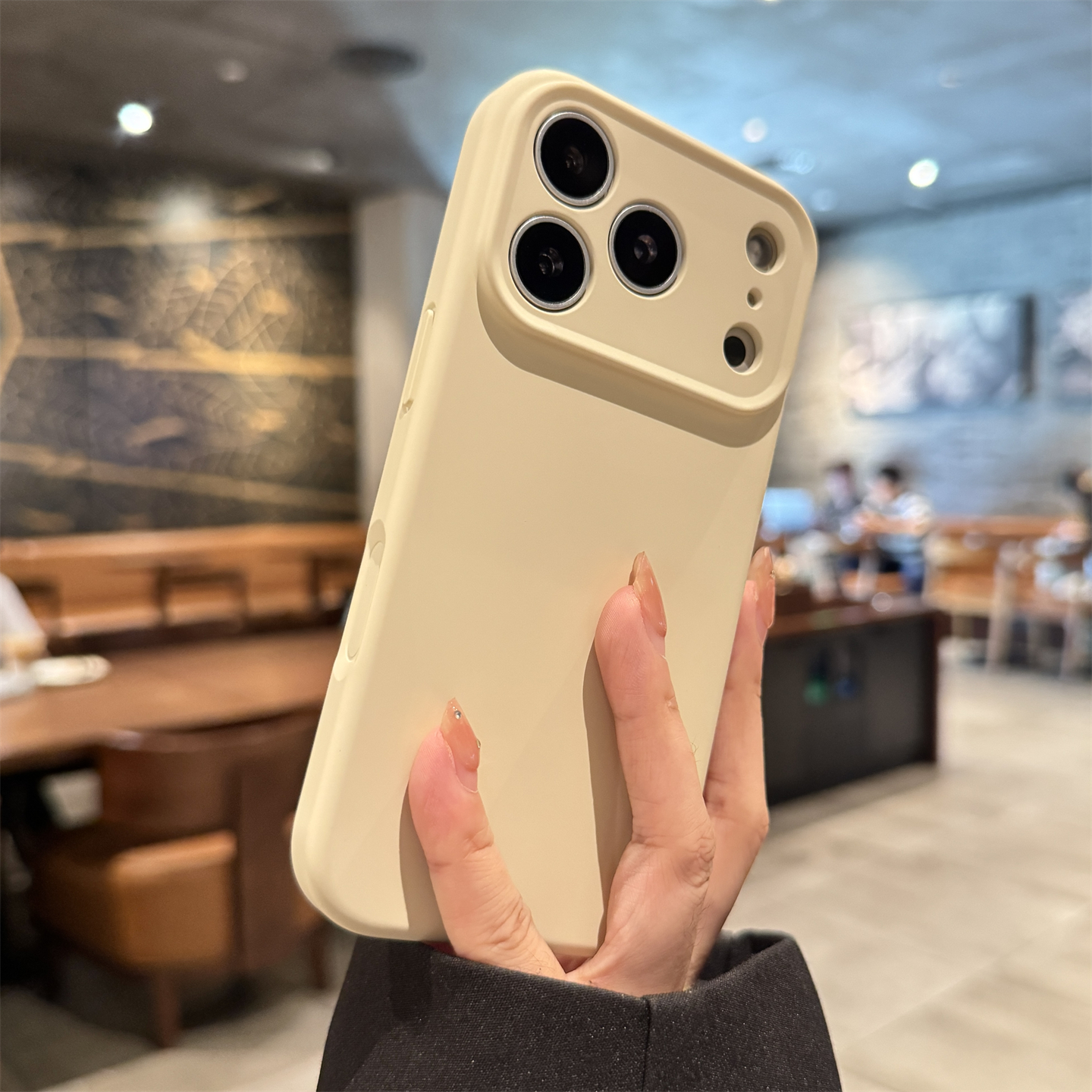 适用苹果17promax古董白液态硅胶