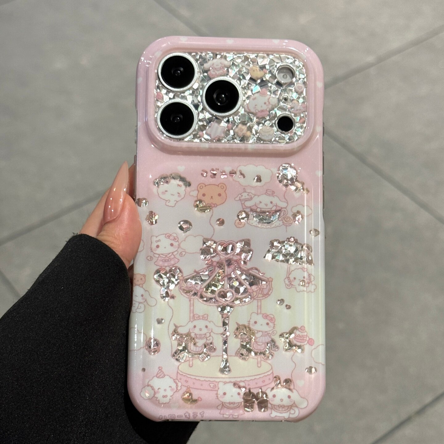 适用苹果18promax手机壳新款iPhone18pro旋转木马猫咪17全包超薄防摔16的高级感奢华15可爱女款pm硅胶外壳ins