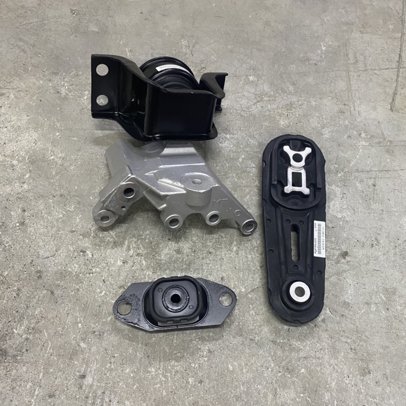 适用于日产11-15骐达 12-19轩逸发动机机脚胶机脚垫发动机支架