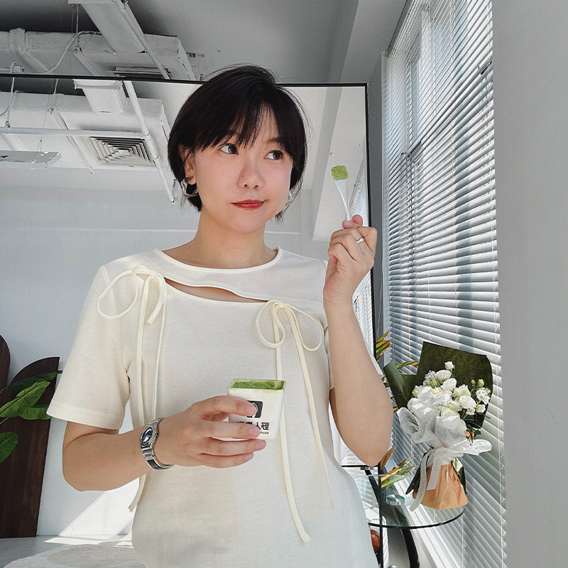 糖皮出品 盛夏清甜 蝴蝶结绑带镂空 夏季正肩合身TEE