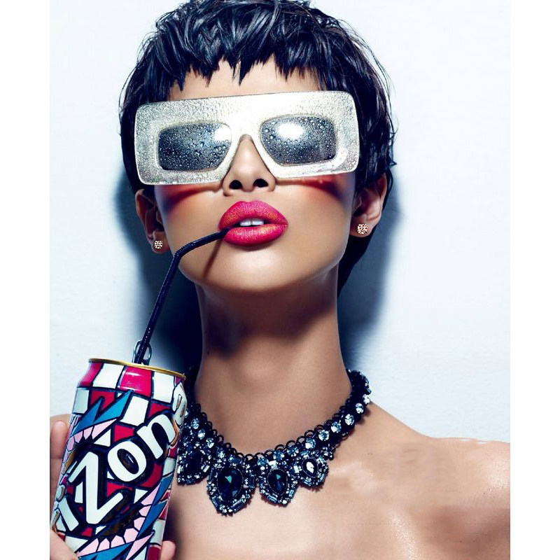 미국 천연 크리스탈 클러스터 슈퍼 플래시 귀걸이  남녀 학생 단순한 기질 2023 새로운 단일 성격 트렌드