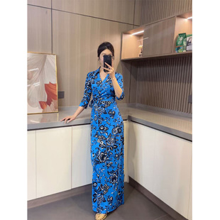 新款 女人丝界 26春季 超长裹身裙 蓝葡萄藤针织桑蚕丝翻领七分袖