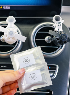 蕊杰新款宇航员出风口香水香薰车内装饰用品卡通公仔太空人香氛新