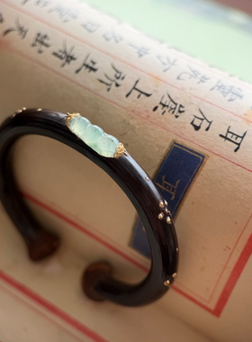高原鸡血藤手镯镶A货冰种福豆衬18K金花托