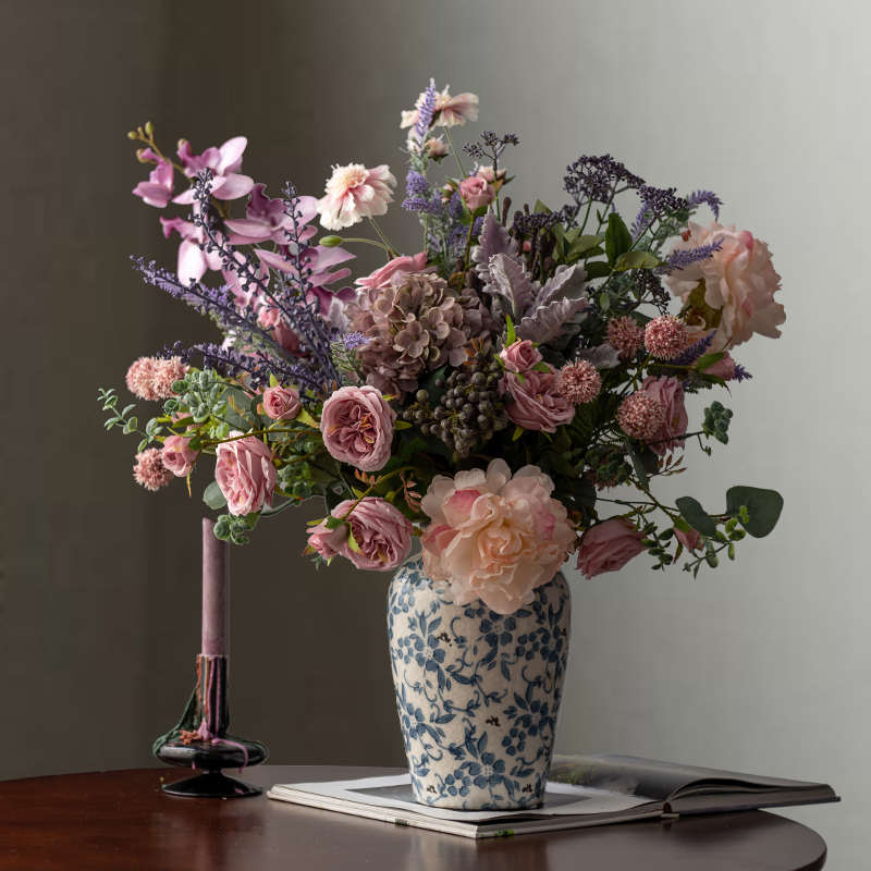 光影艺轩客厅花和花瓶